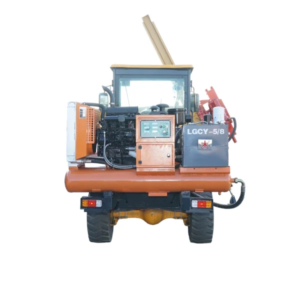 Masina pentru batut si infiletat stalpi, 55 kw hidraulic, cu compresor