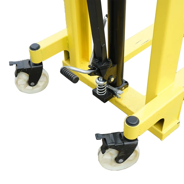 Transpalet manual cu sarcina maxima 1.5T inaltime maxima 1.6m