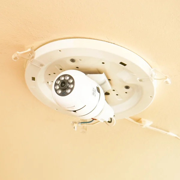 Camera de supraveghere smart-bulb PTZ, WIFI 2.4G 1080P, tip bec E27 cu senzor de miscare si aplicatie YIIoT Breckner Germany