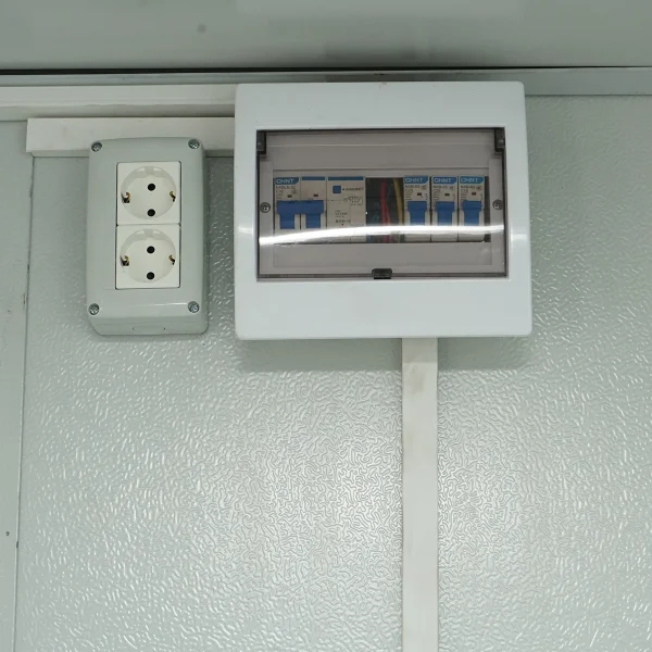 Container tip casa 600x300x290cm cu usa dubla si instalatie electrica